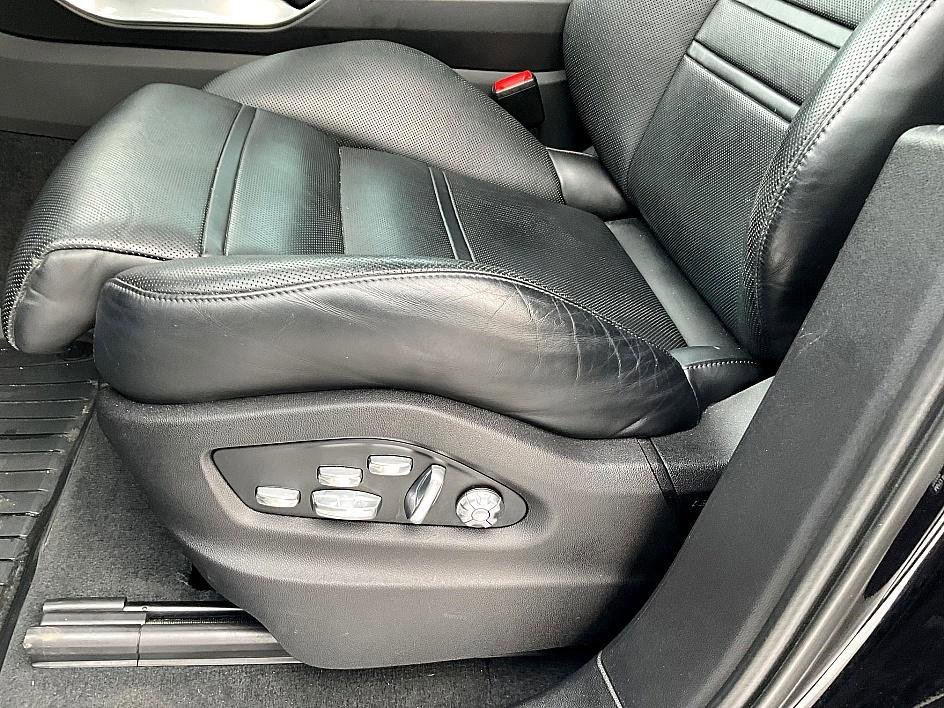 Used 2020 Porsche Cayenne Turbo S image 15