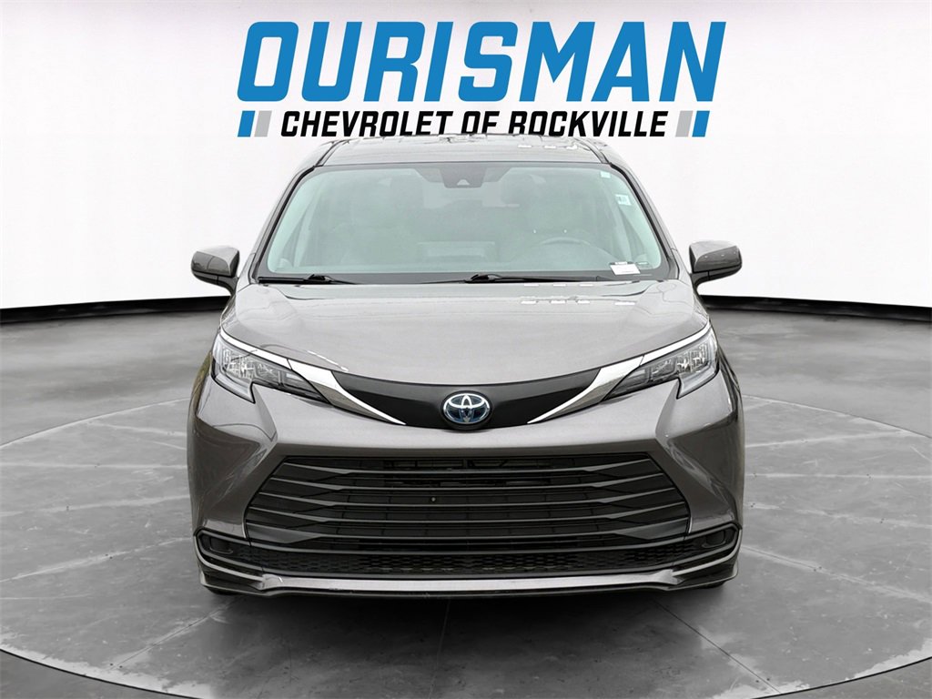 Used 2024 Toyota Sienna LE image 8