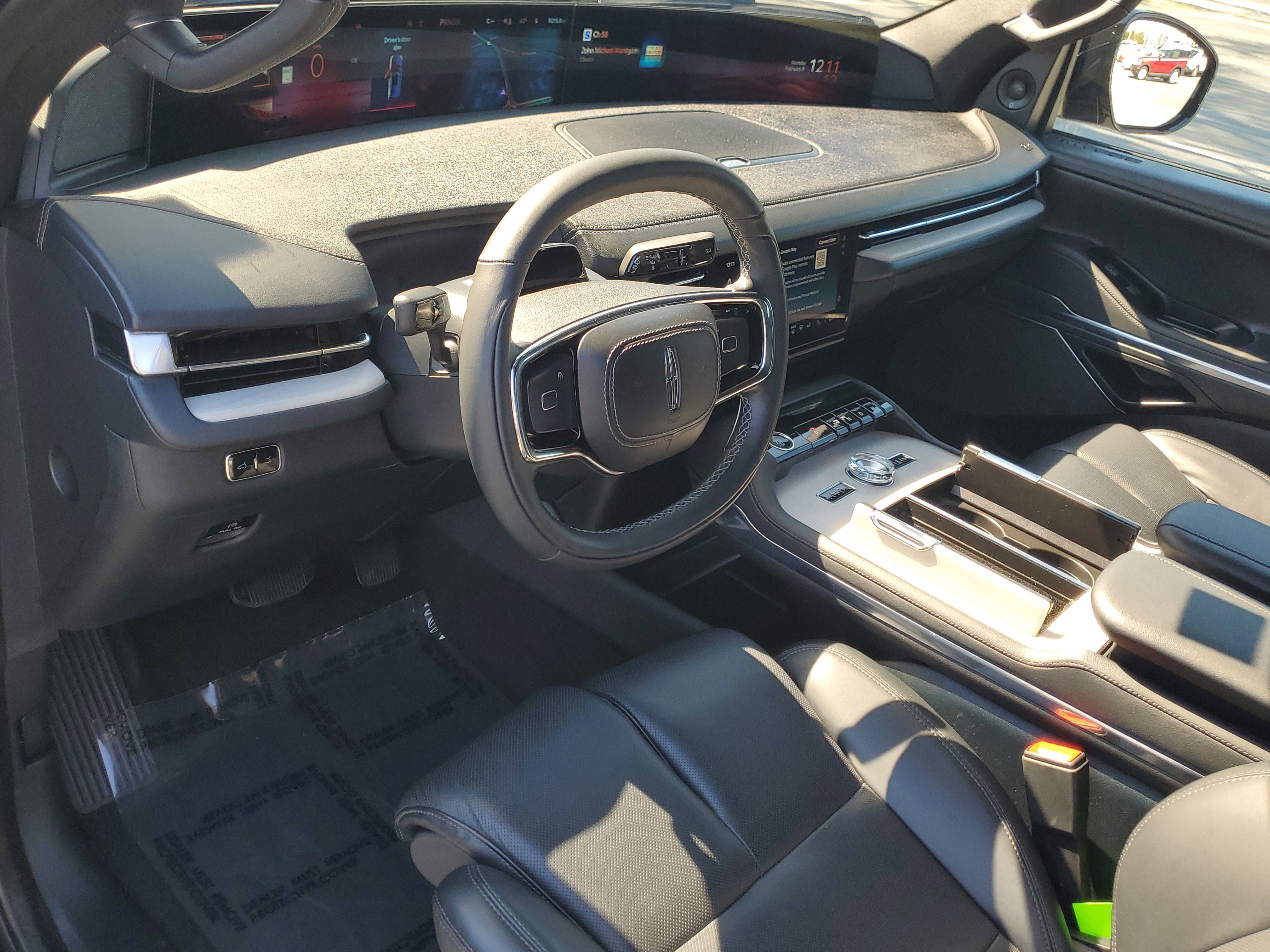 Used 2025 Lincoln Navigator Reserve w/ Jet Appearance Package image 22