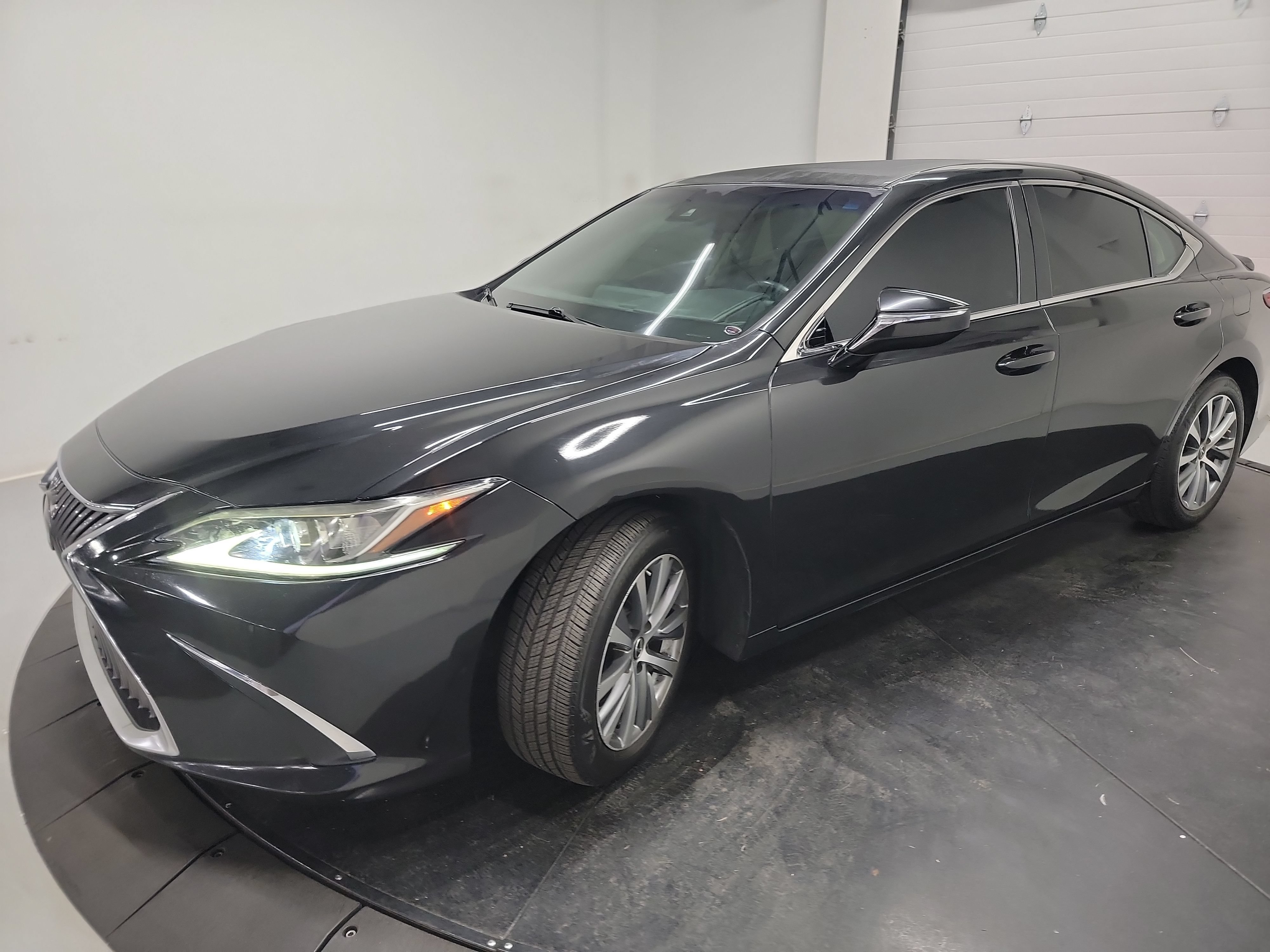 Used 2019 Lexus ES 350 w/ Premium Package FWD image 2