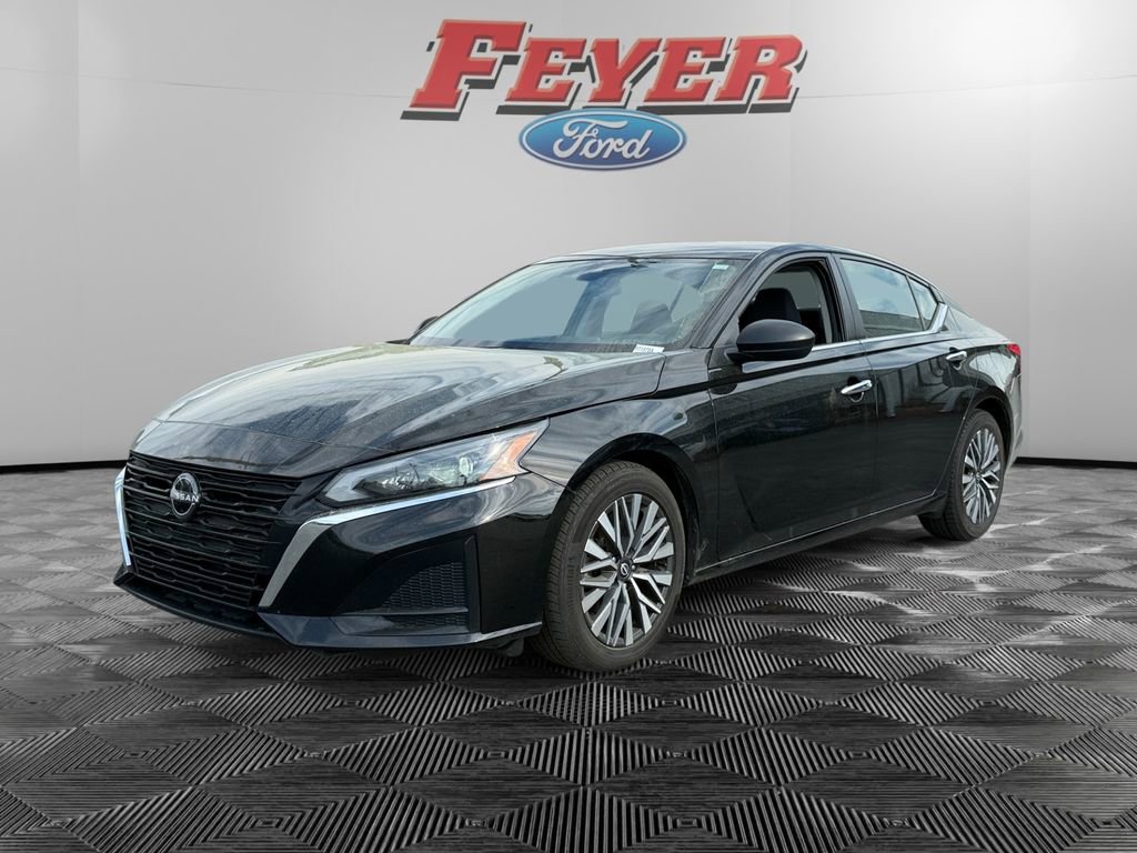 Used 2024 Nissan Altima 2.5 SV image 1