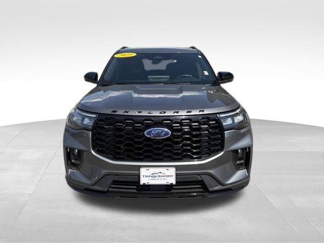 Used 2025 Ford Explorer ST-Line w/ ST-Line Street Pack AWD/4WD image 7