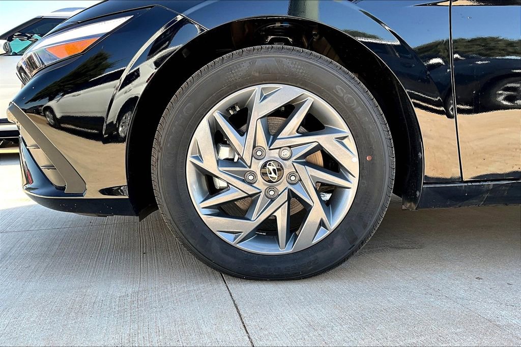 New 2025 Hyundai Elantra Blue FWD image 36