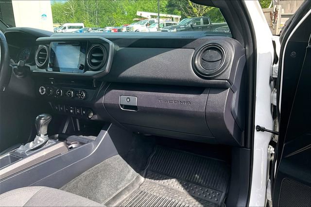 Used 2018 Toyota Tacoma TRD Off-Road w/ Technology Package image 17