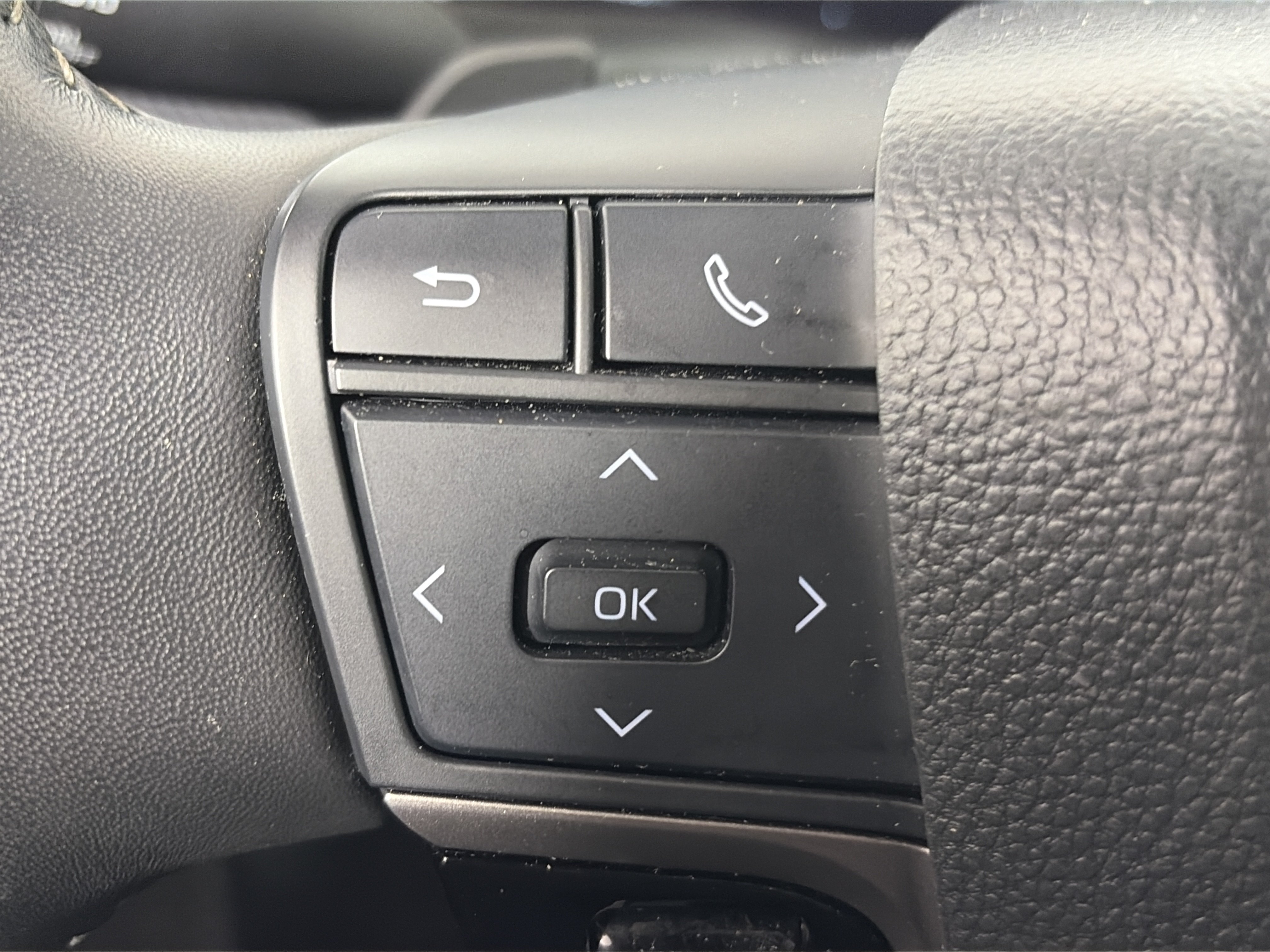 Used 2025 Toyota Camry SE FWD image 29
