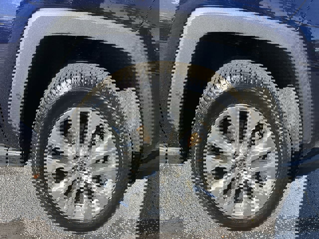 Used 2021 Toyota RAV4 XLE Premium image 13