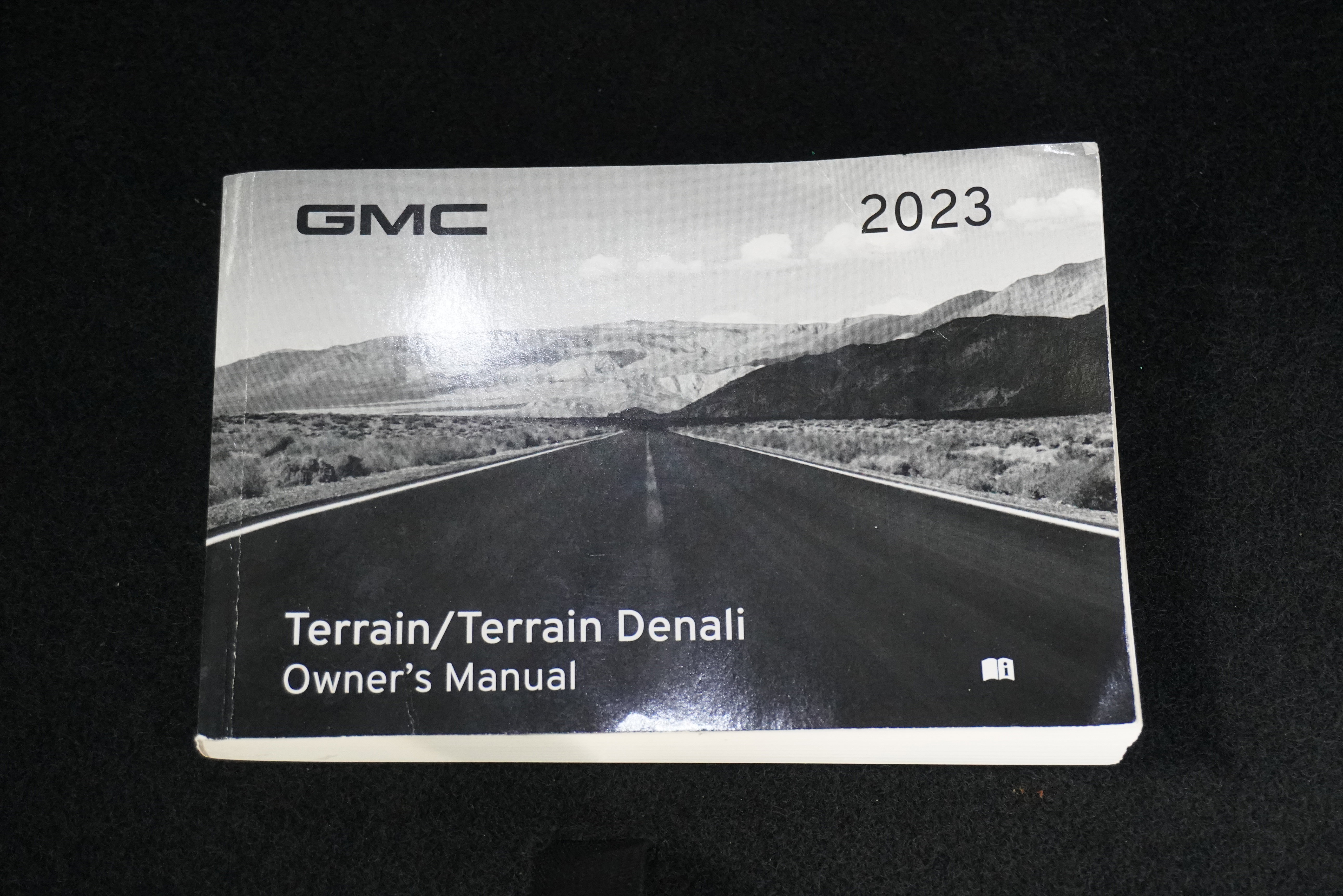 Used 2023 GMC Terrain SLT w/ Tech Package image 27