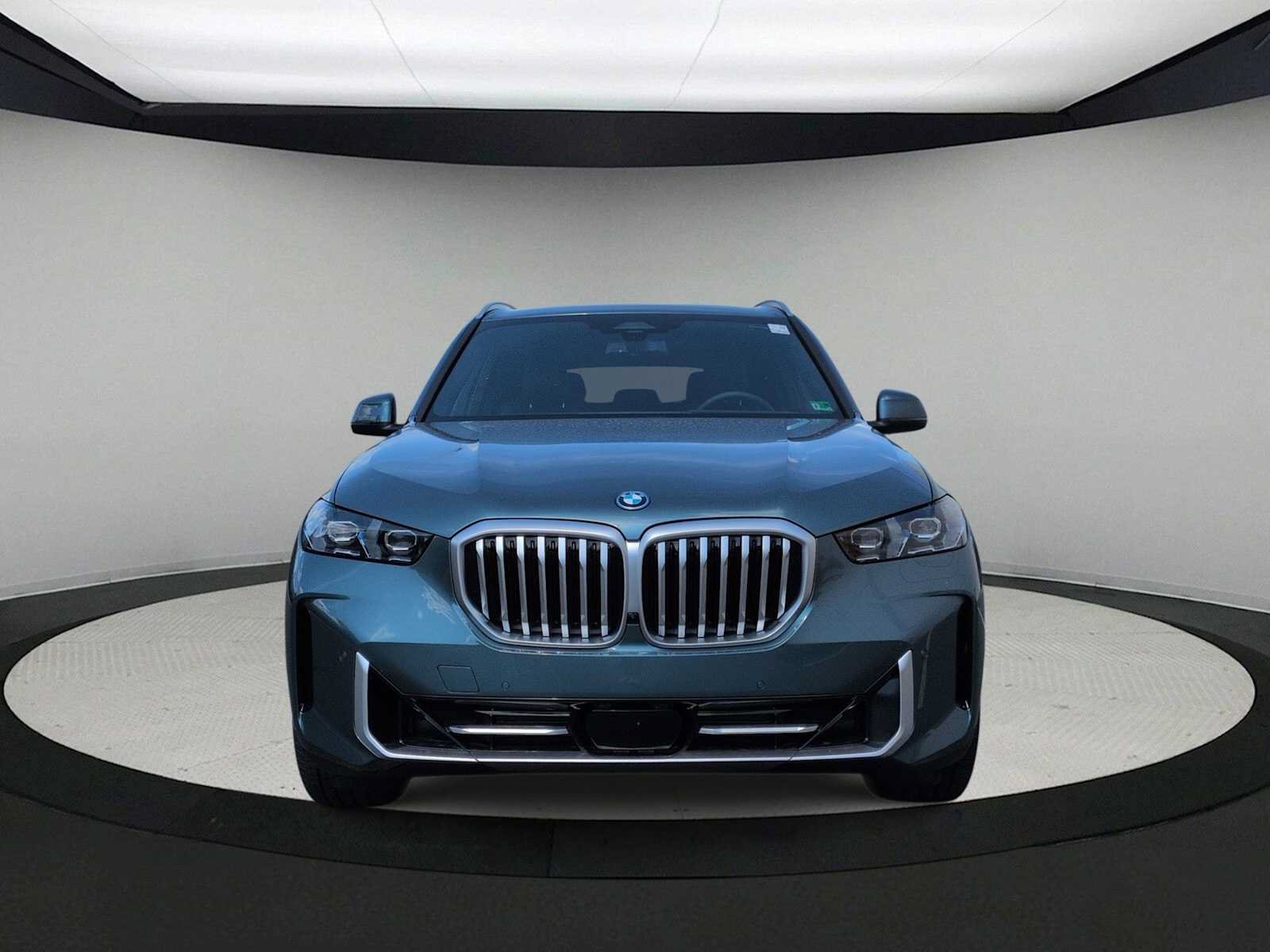 Used 2026 BMW X5 xDrive50e w/ Premium Package AWD/4WD image 3