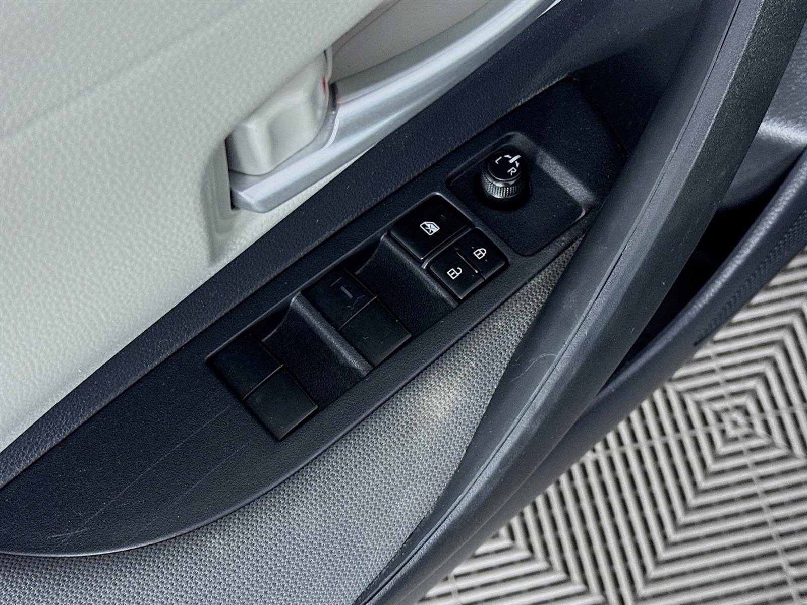 Used 2021 Toyota Corolla LE image 19