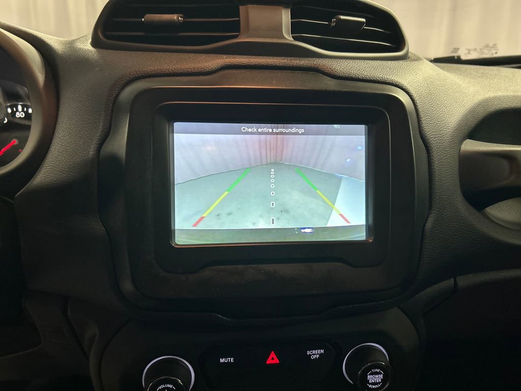 Used 2019 Jeep Renegade Latitude w/ Cold Weather Group FWD image 16