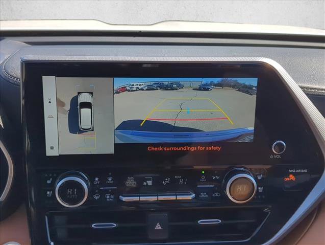 Used 2025 Toyota Highlander Platinum image 14