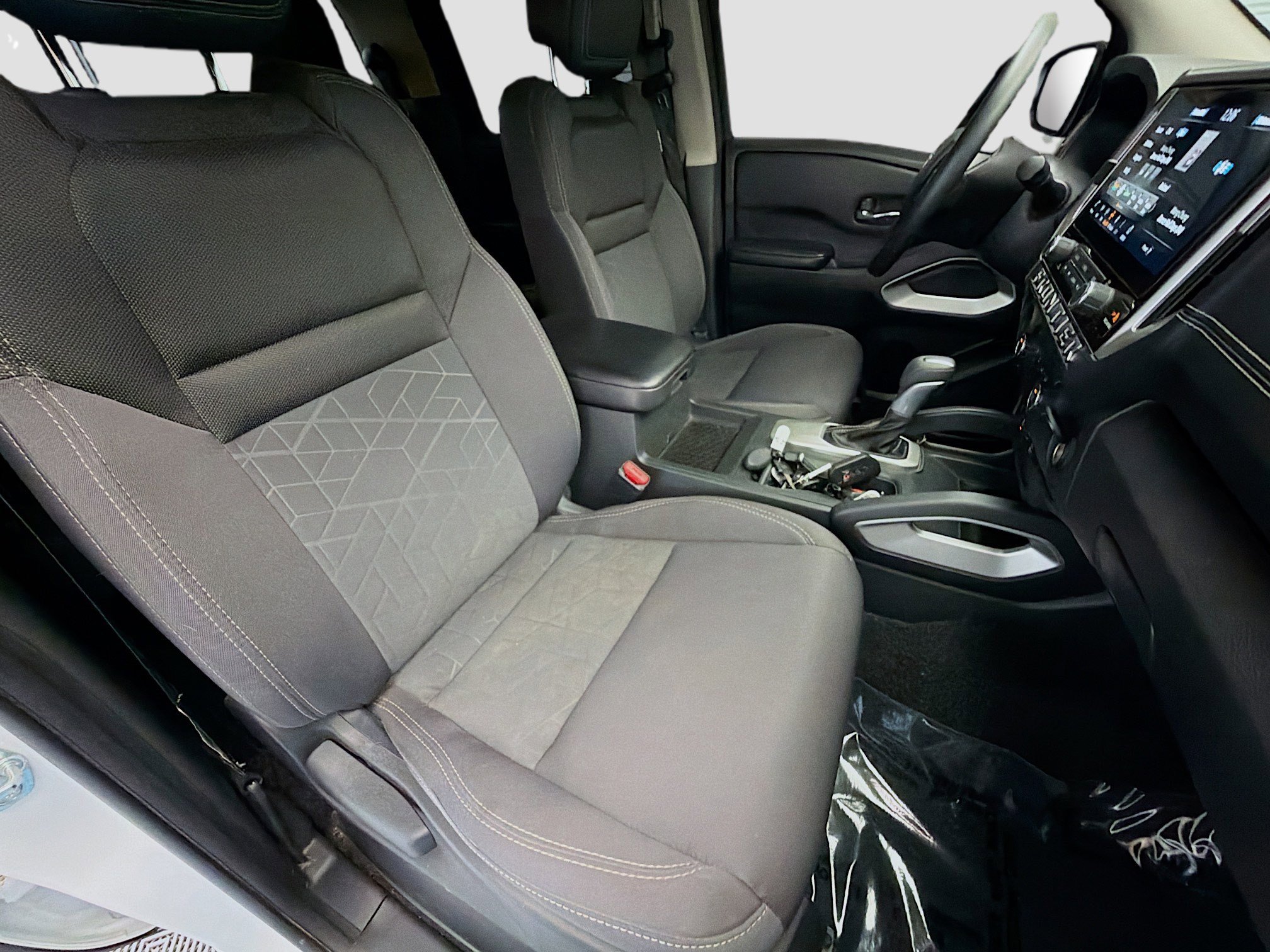 Used 2025 Nissan Frontier SV RWD image 15