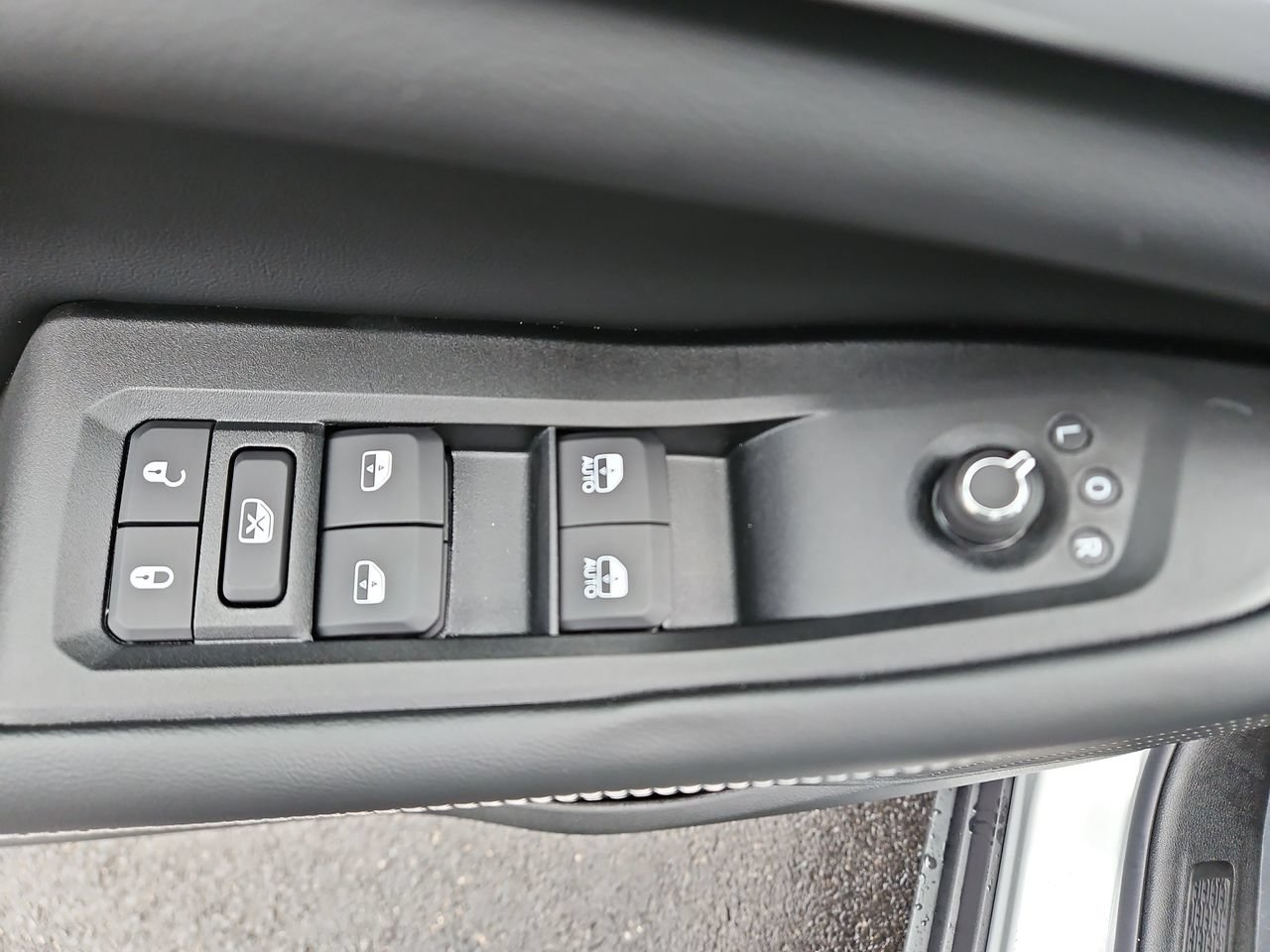 New 2026 Jeep Grand Cherokee Altitude AWD/4WD image 19