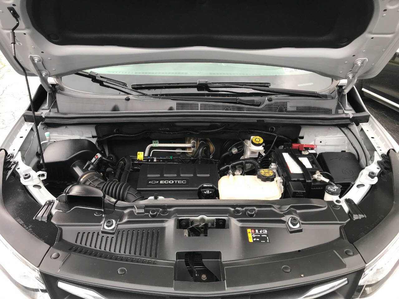 Used 2019 Chevrolet Trax LT w/ LT Convenience Package AWD/4WD image 8