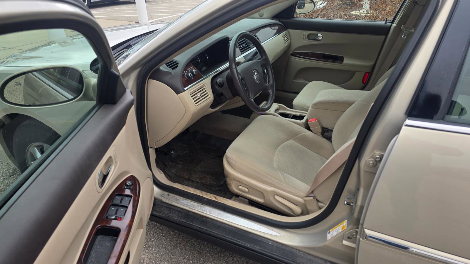 Used 2009 Buick LaCrosse CX image 4