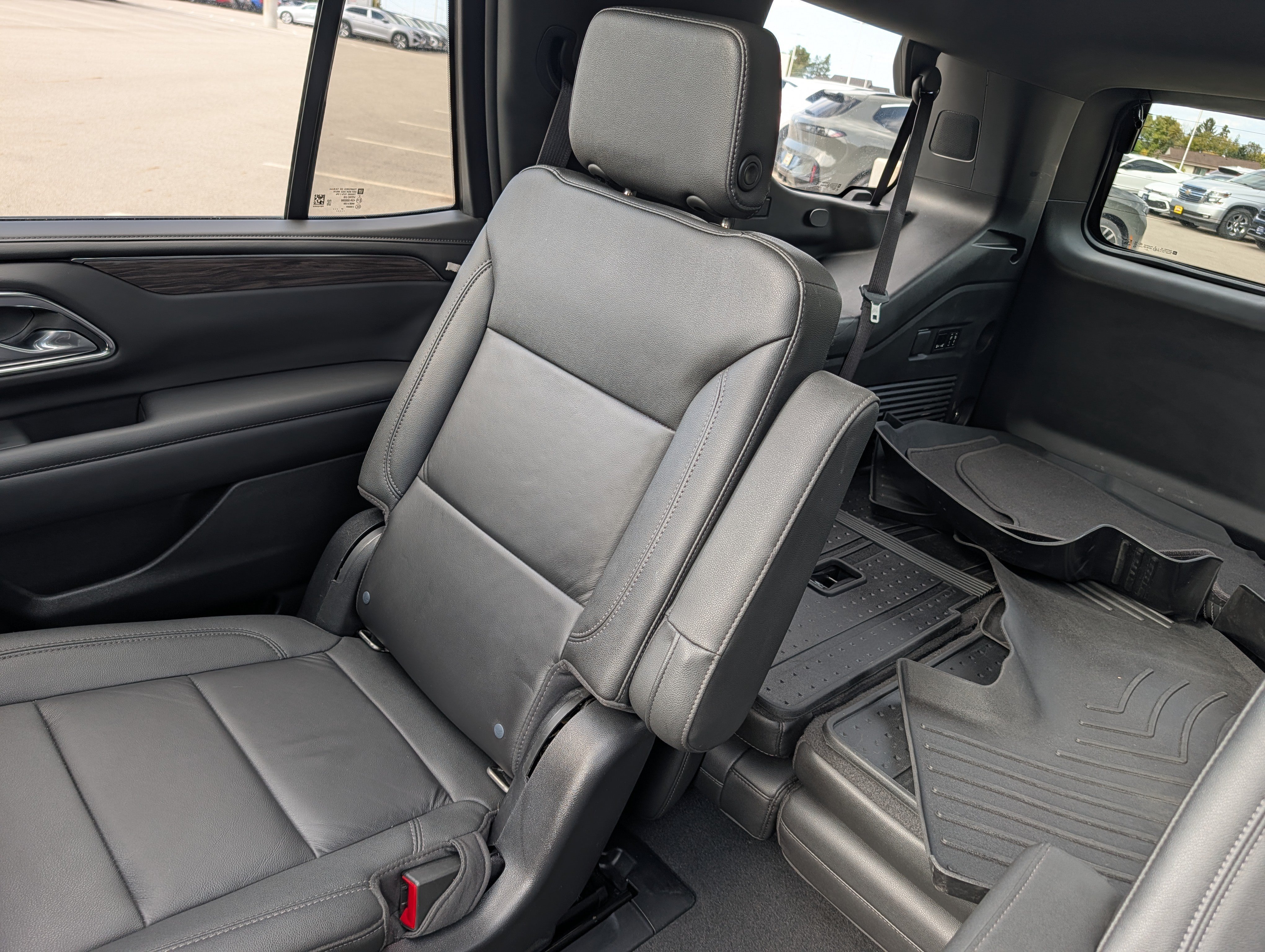 Used 2022 Chevrolet Tahoe LT w/ Luxury Package AWD/4WD image 17
