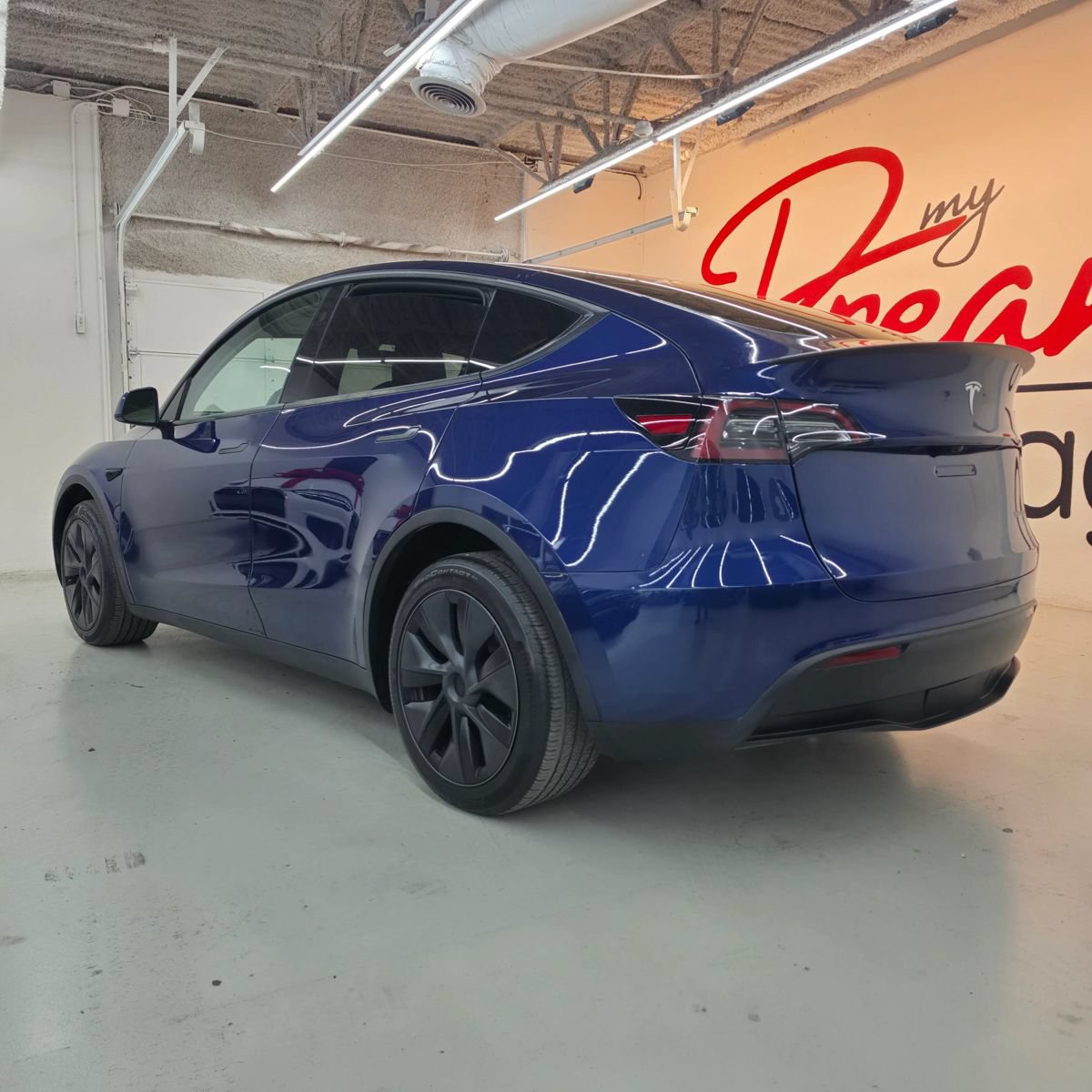 Used 2024 Tesla Model Y Long Range AWD/4WD image 4