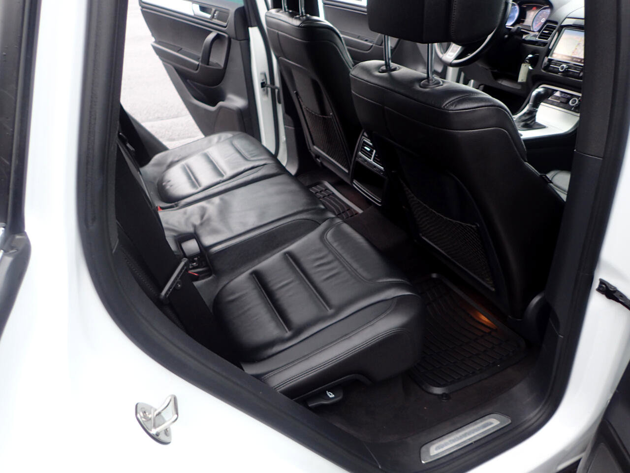 Used 2014 Volkswagen Touareg VR6 image 12