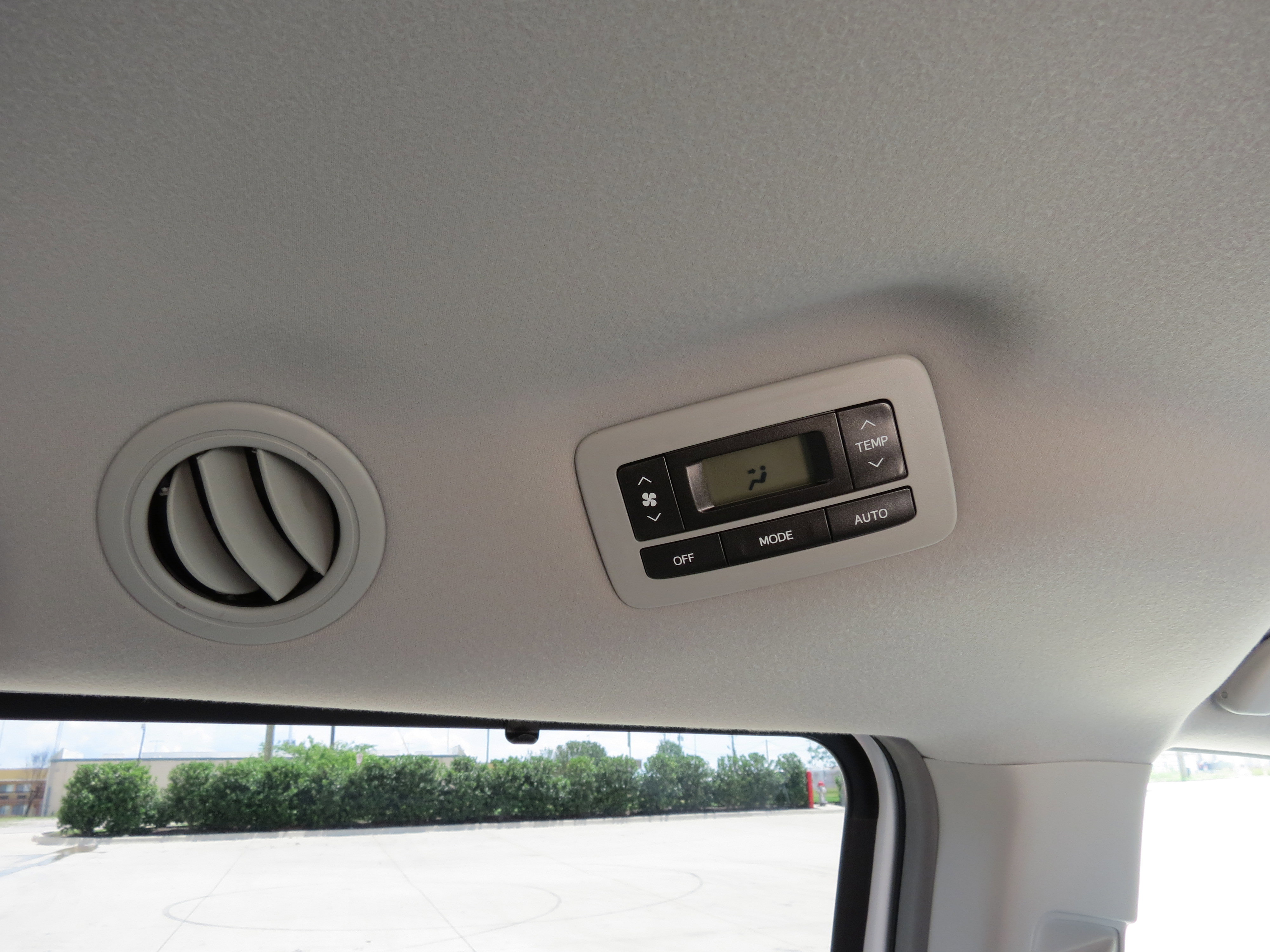 Used 2014 Toyota Sienna LE FWD image 34