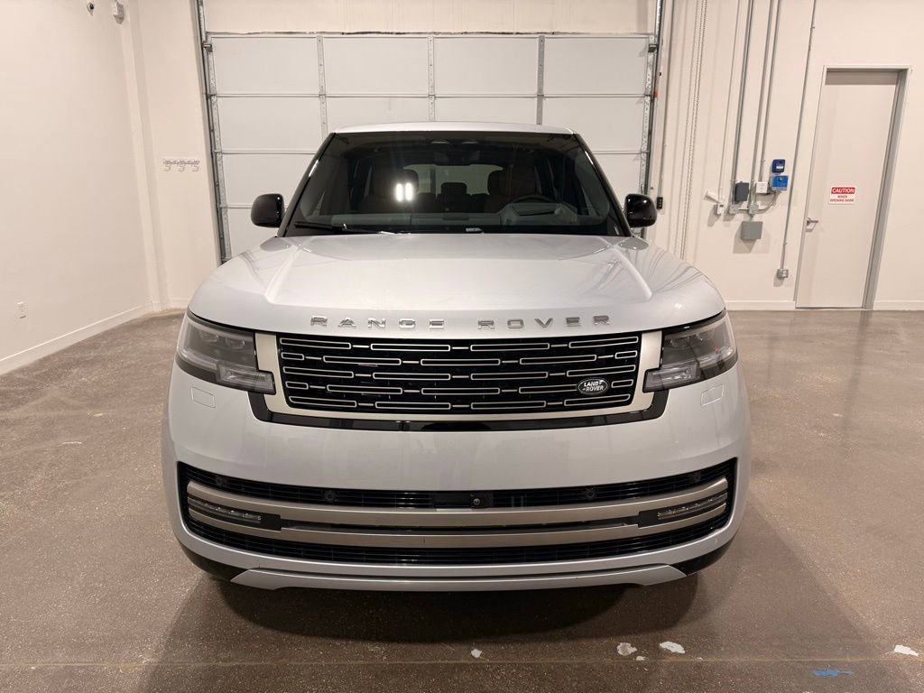 Used 2025 Land Rover Range Rover SE image 2