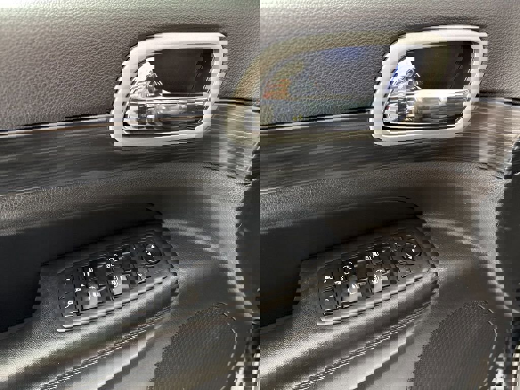 Used 2020 Jeep Grand Cherokee Altitude image 19