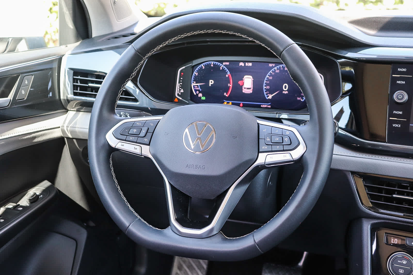 Used 2022 Volkswagen Taos SEL FWD image 16