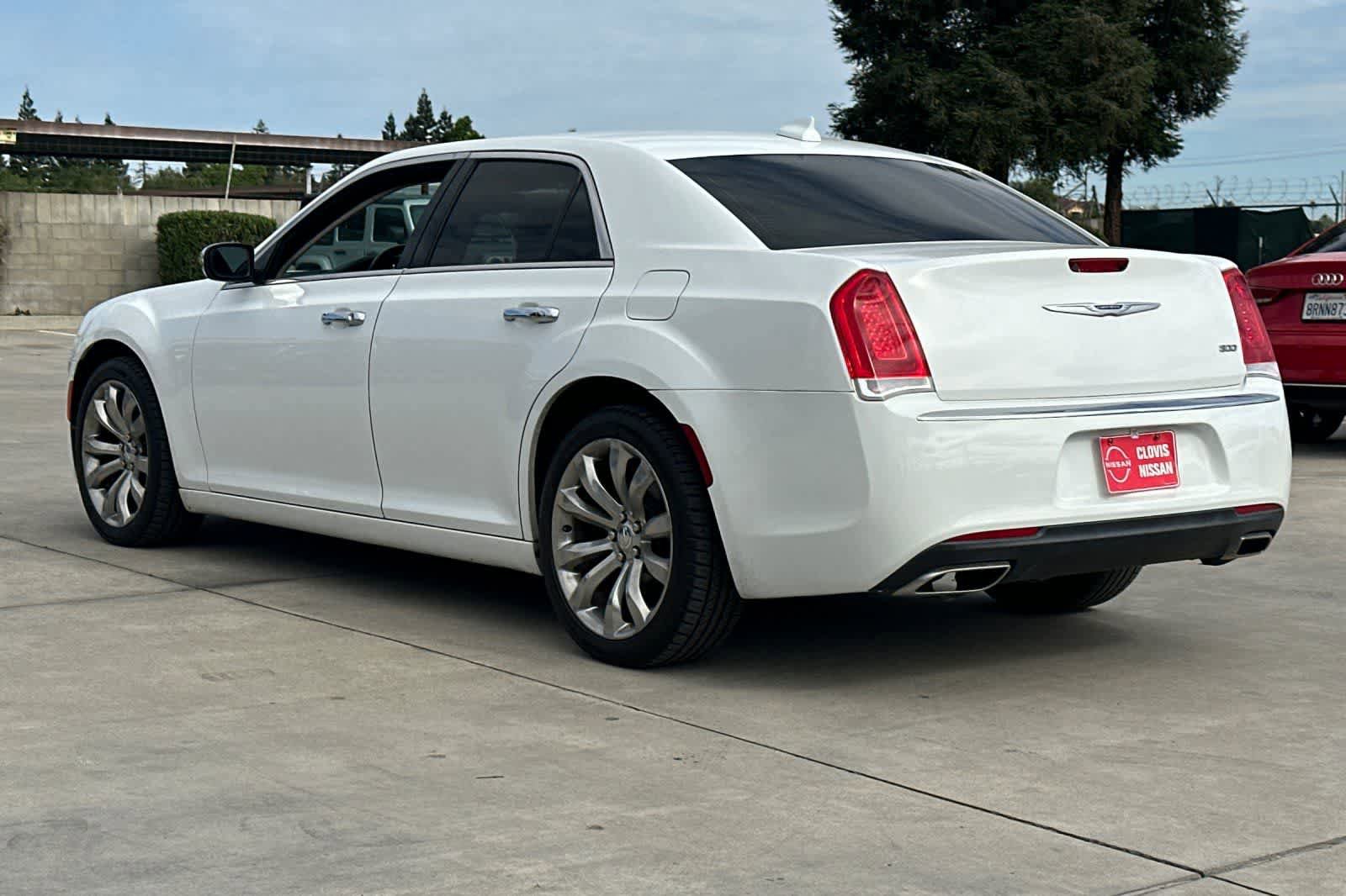 Used 2019 Chrysler 300 Limited RWD image 7