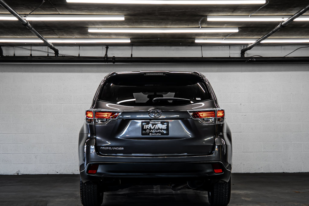 Used 2016 Toyota Highlander LE FWD image 4