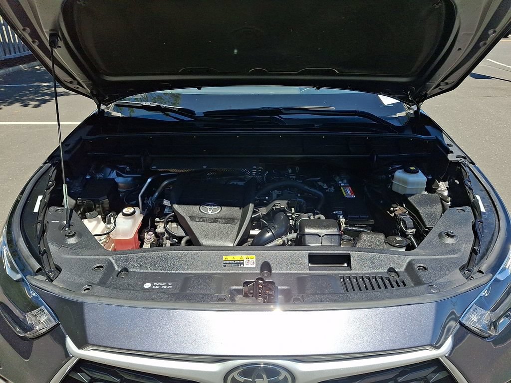 Used 2023 Toyota Highlander XLE AWD/4WD image 28