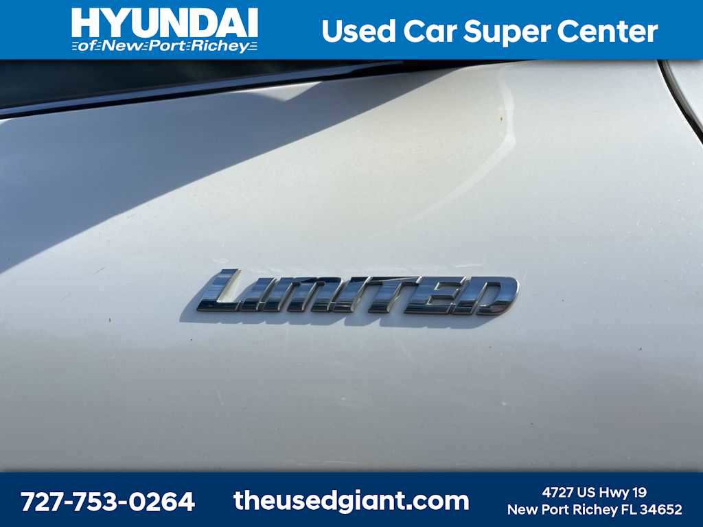 Used 2011 Toyota Highlander Limited w/ Tow Pkg image 5