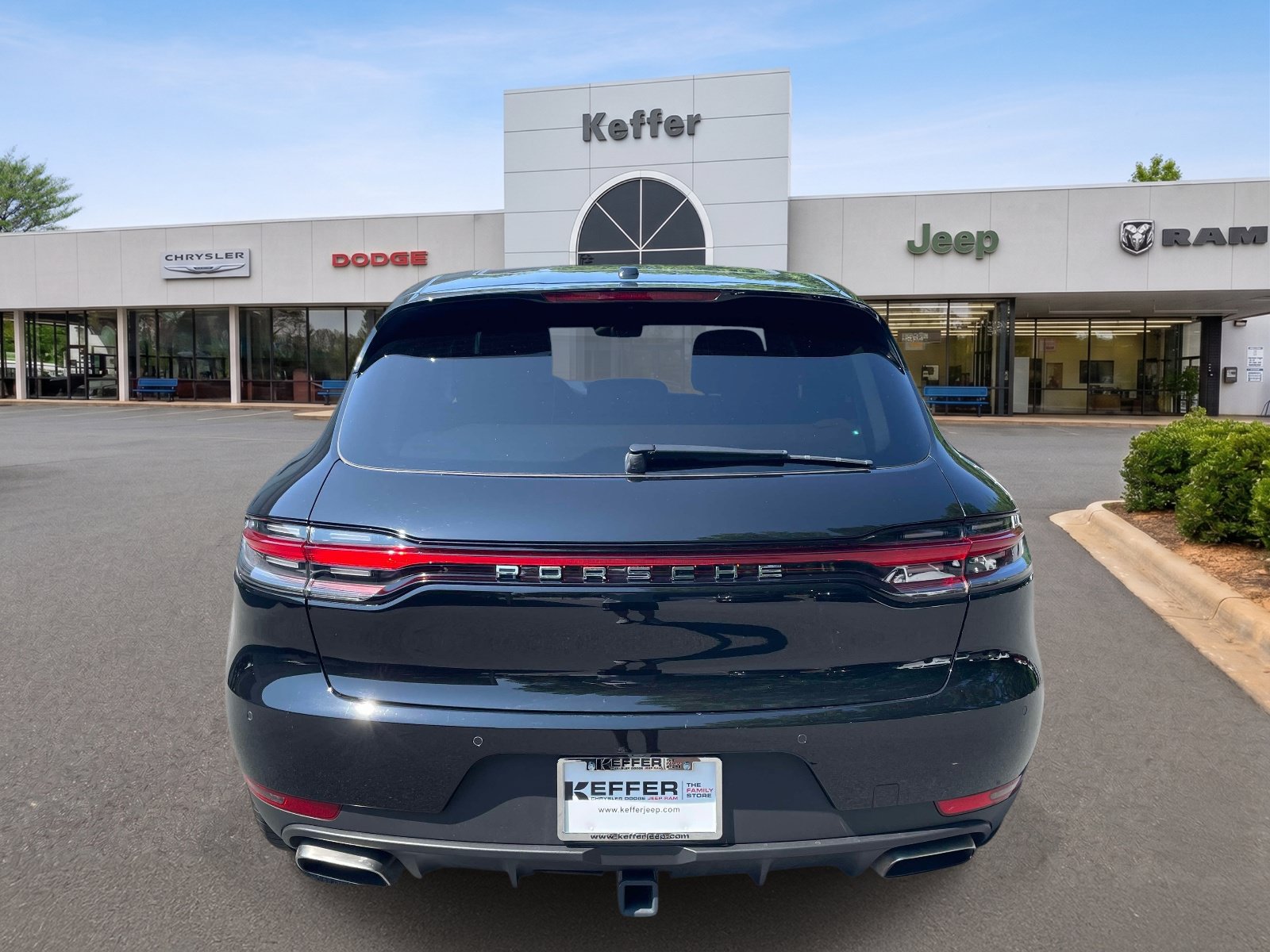 Used 2020 Porsche Macan AWD/4WD image 5