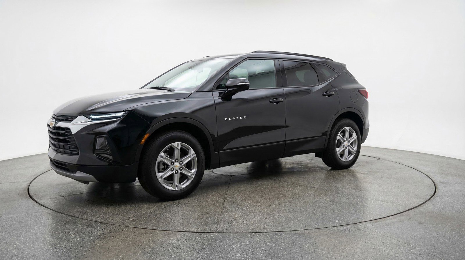 Used 2025 Chevrolet Blazer LT image 2