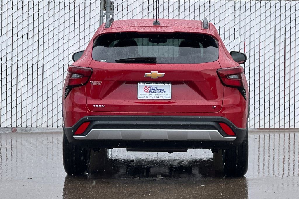 New 2026 Chevrolet Trax LT w/ Sunroof Package image 5