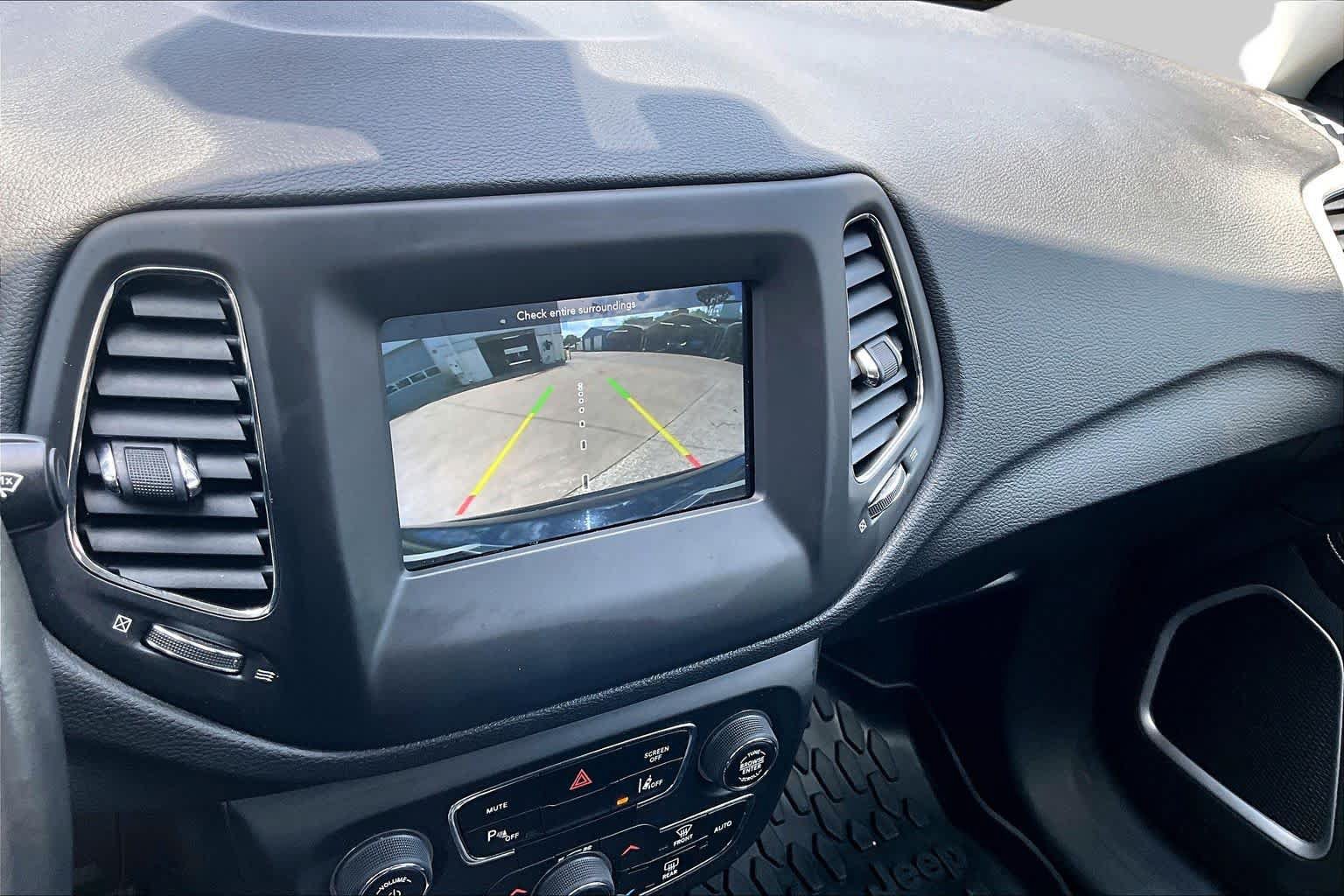Used 2020 Jeep Compass Latitude AWD/4WD image 29