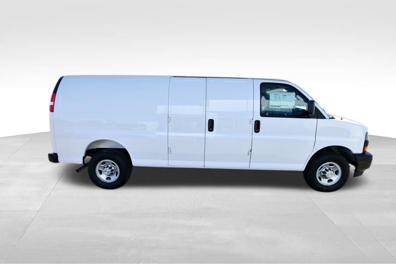 New 2026 Chevrolet Express 2500 Extended w/ Cold Climate Package RWD image 7