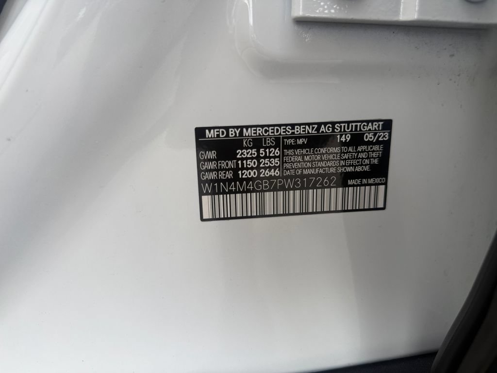 Used 2023 Mercedes-Benz GLB 250 w/ Premium Package image 36