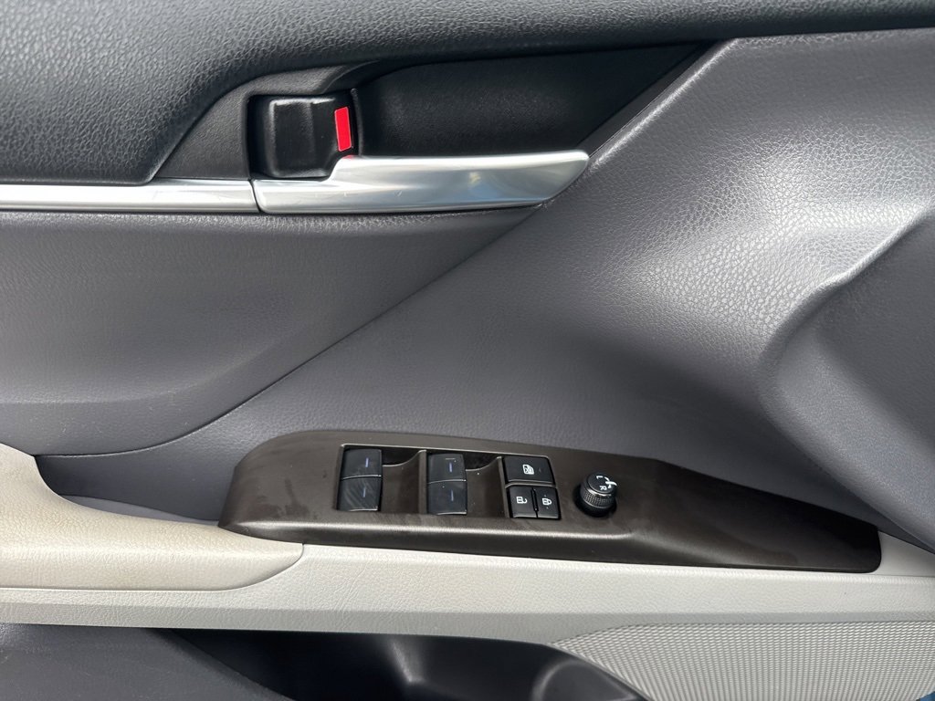 Used 2024 Toyota Camry SE image 12