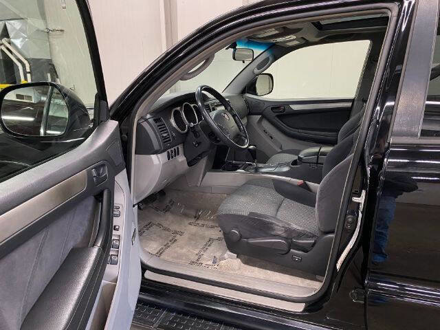 Used 2005 Toyota 4Runner SR5 image 10