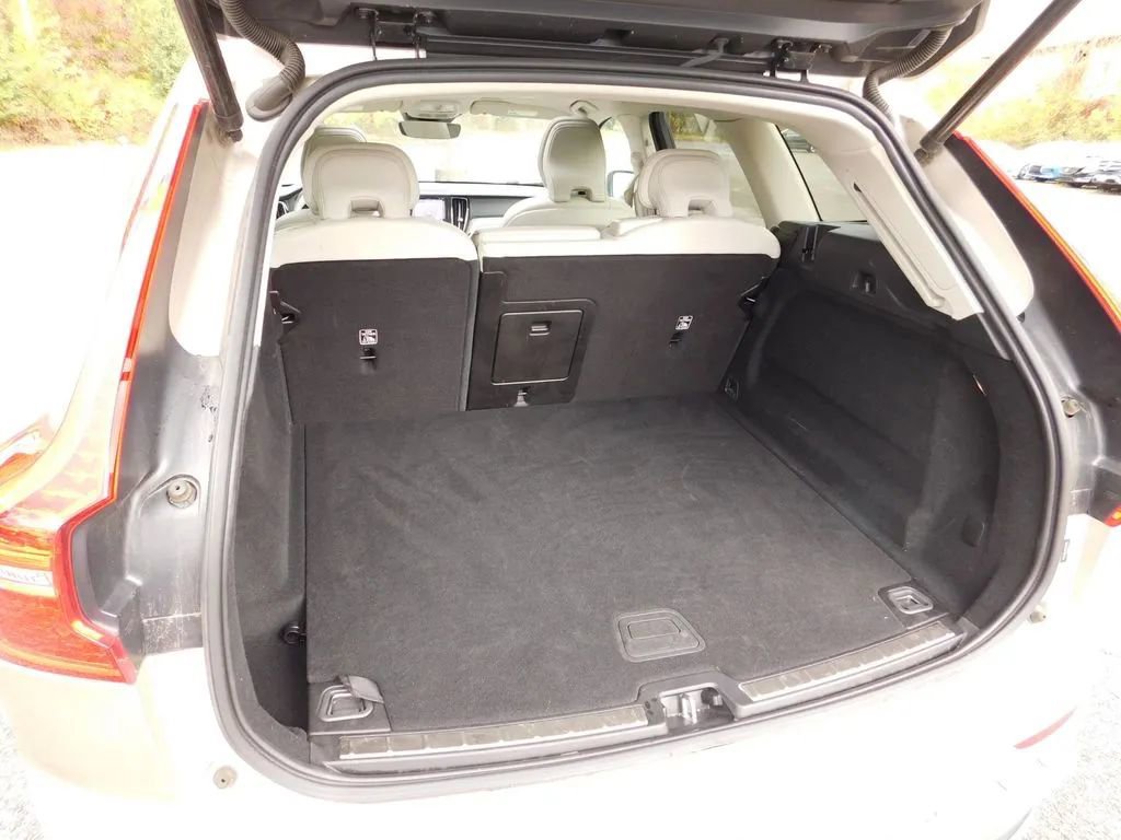 Used 2024 Volvo XC60 B5 Plus image 7