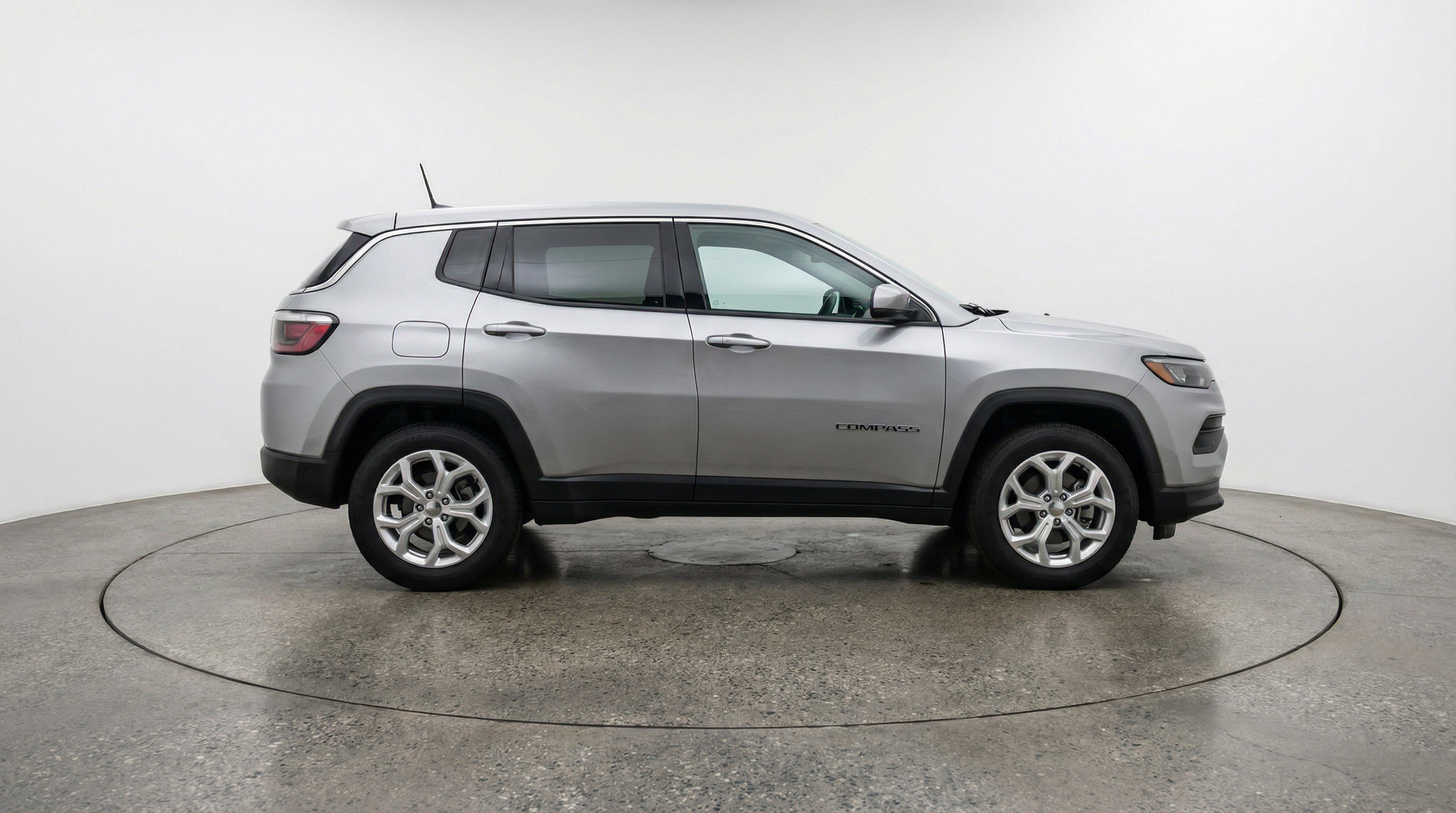 Used 2025 Jeep Compass Latitude image 11
