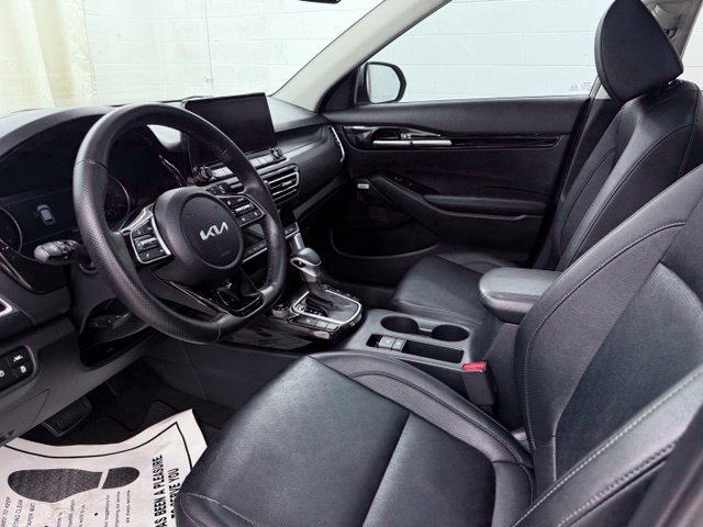 Used 2023 Kia Seltos SX w/ SX Sunroof Package AWD/4WD image 16