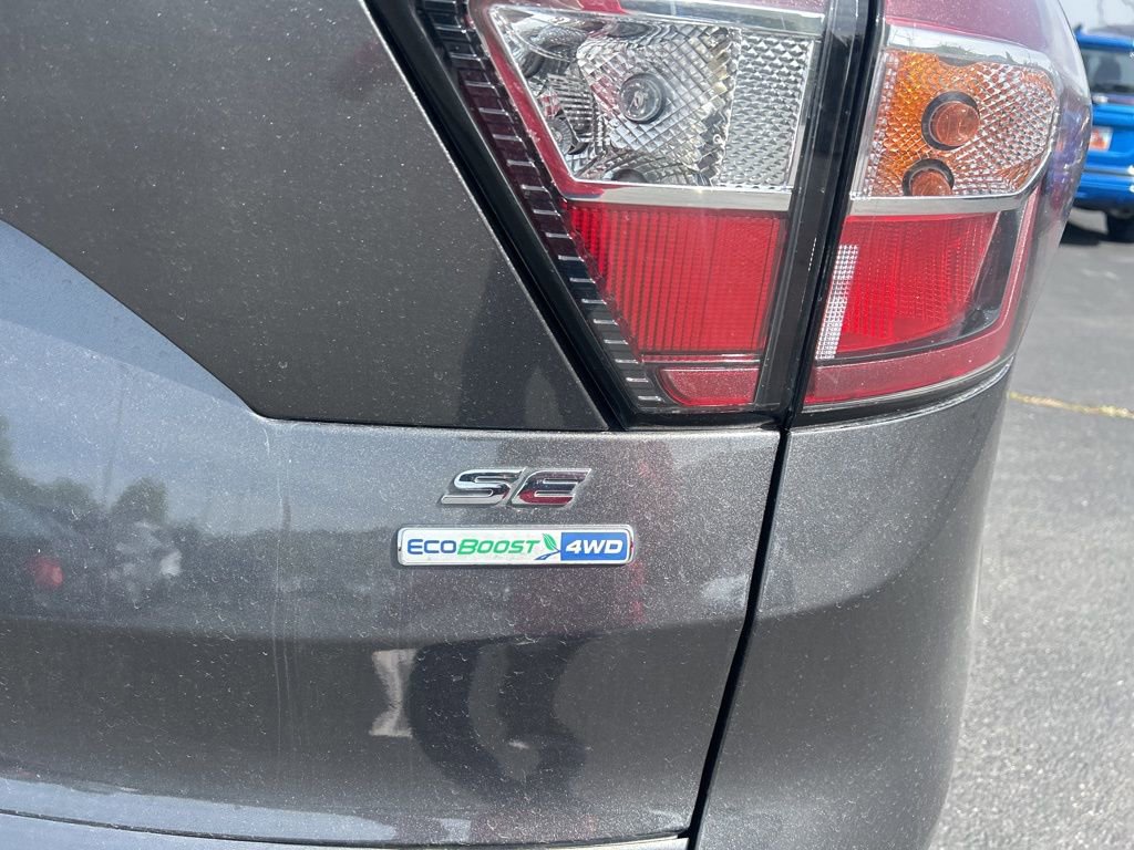 Used 2018 Ford Escape SE w/ SE Sport Appearance Package image 14