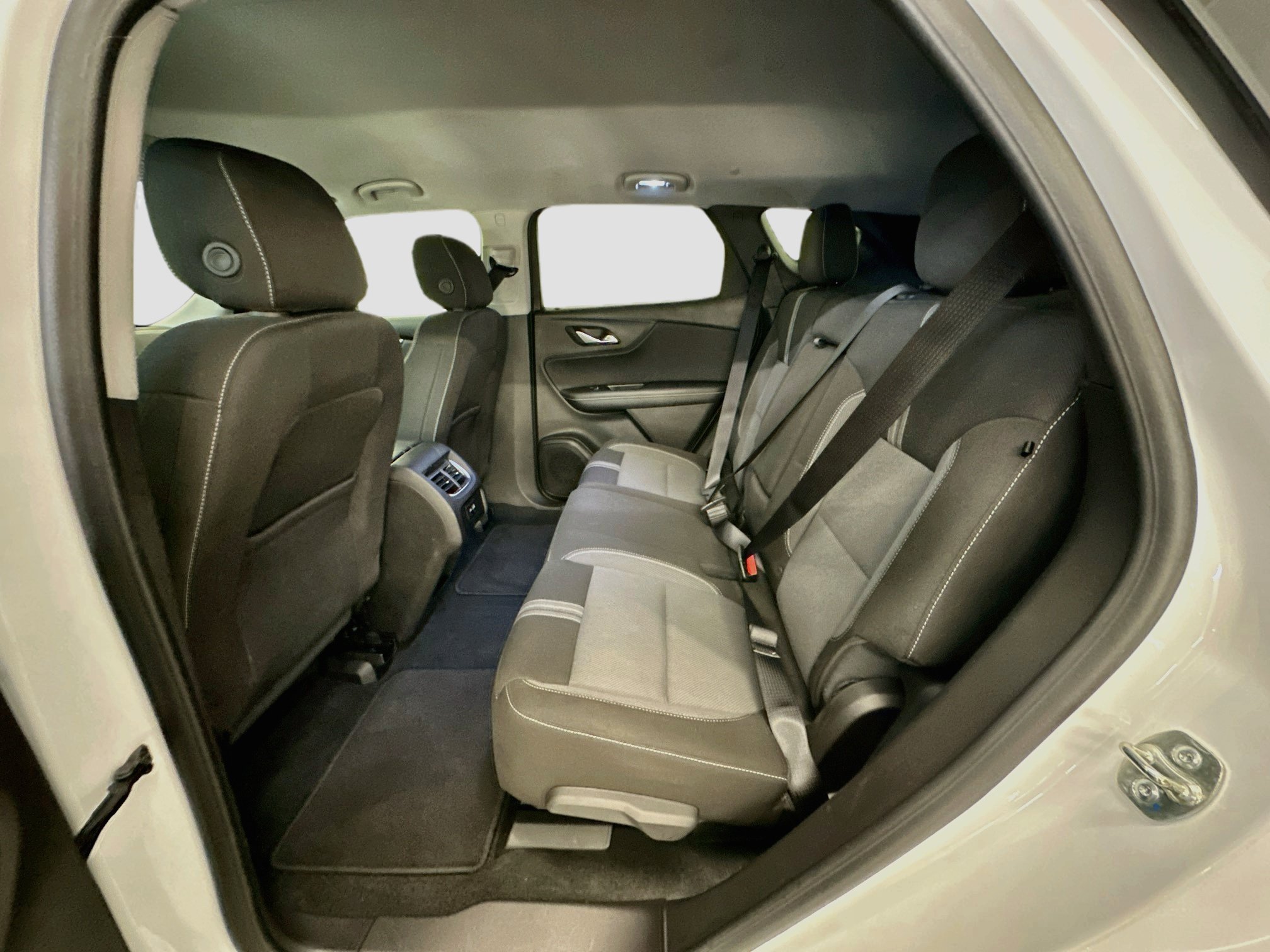 Used 2025 Chevrolet Blazer LT AWD/4WD image 29