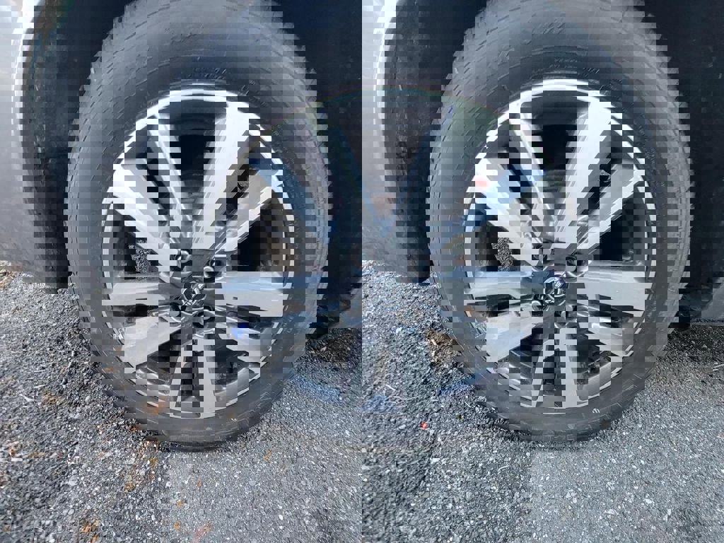 Used 2023 Nissan Versa SV image 6