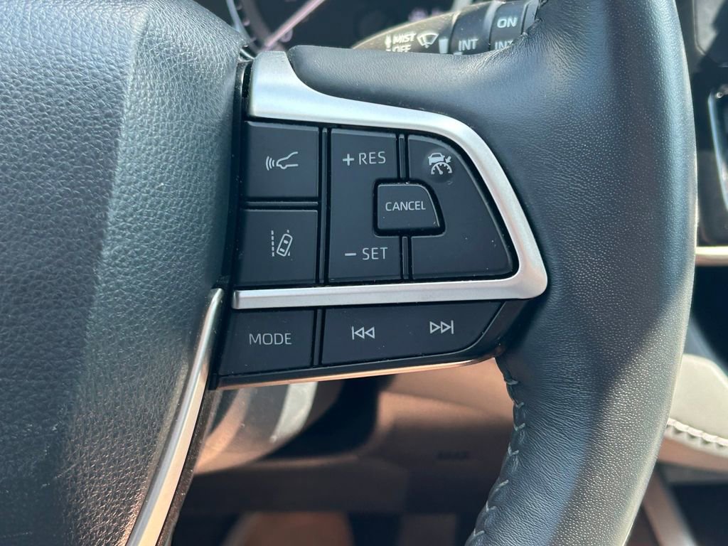 Used 2023 Toyota Highlander XLE image 40