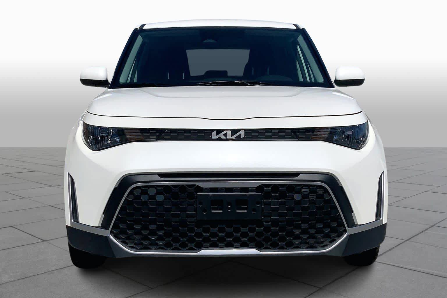 Used 2025 Kia Soul LX w/ LX Technology Package FWD image 4