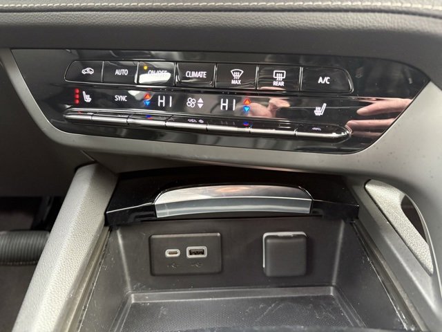 Used 2023 Buick Envision Essence image 24