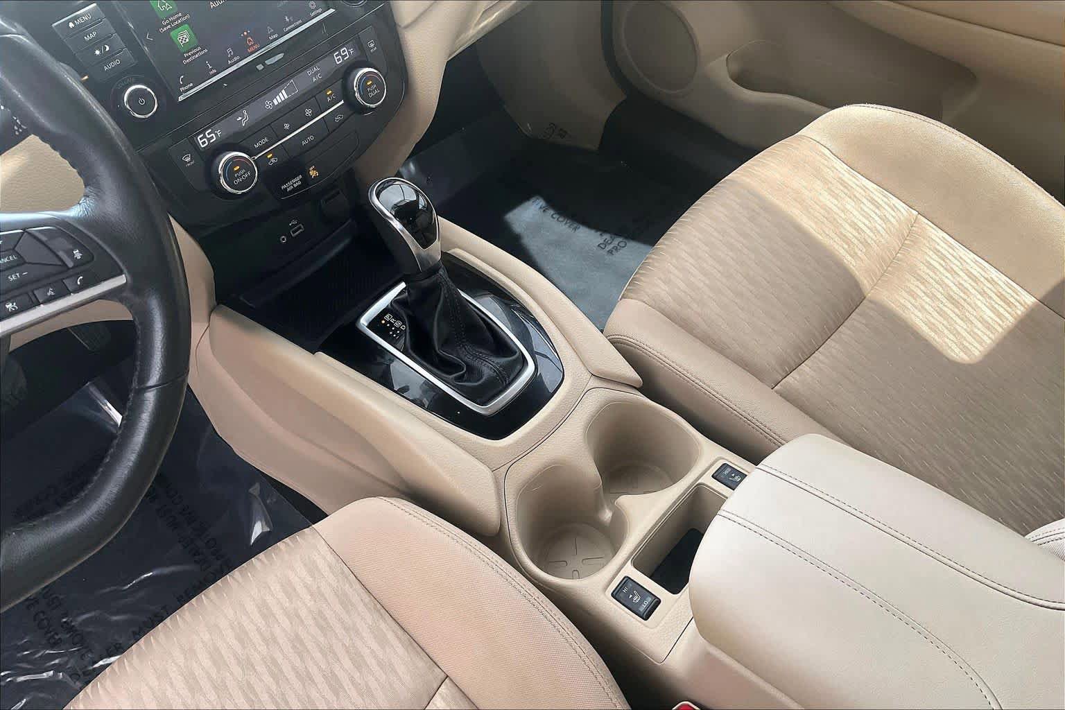 Used 2018 Nissan Rogue SV w/ Premium Package image 17