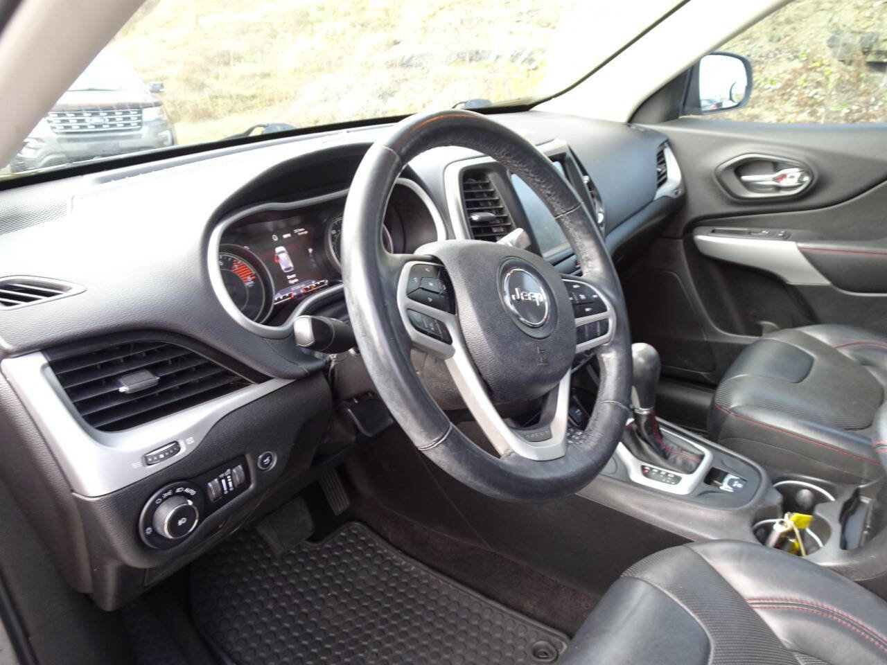 Used 2017 Jeep Cherokee Trailhawk image 17