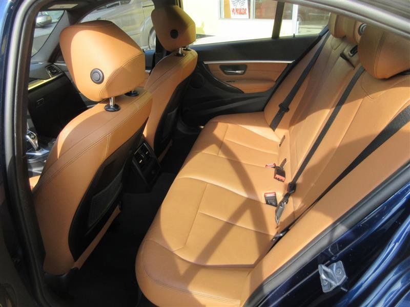 Used 2018 BMW 330i xDrive Sedan w/ Convenience Package image 17
